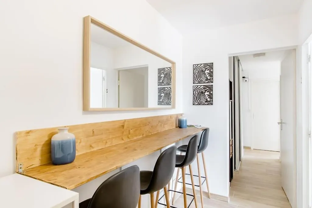 Alloggio in famiglia Private Room In Renovated Apartment - Tram 1 Min Walk Nizza Francia