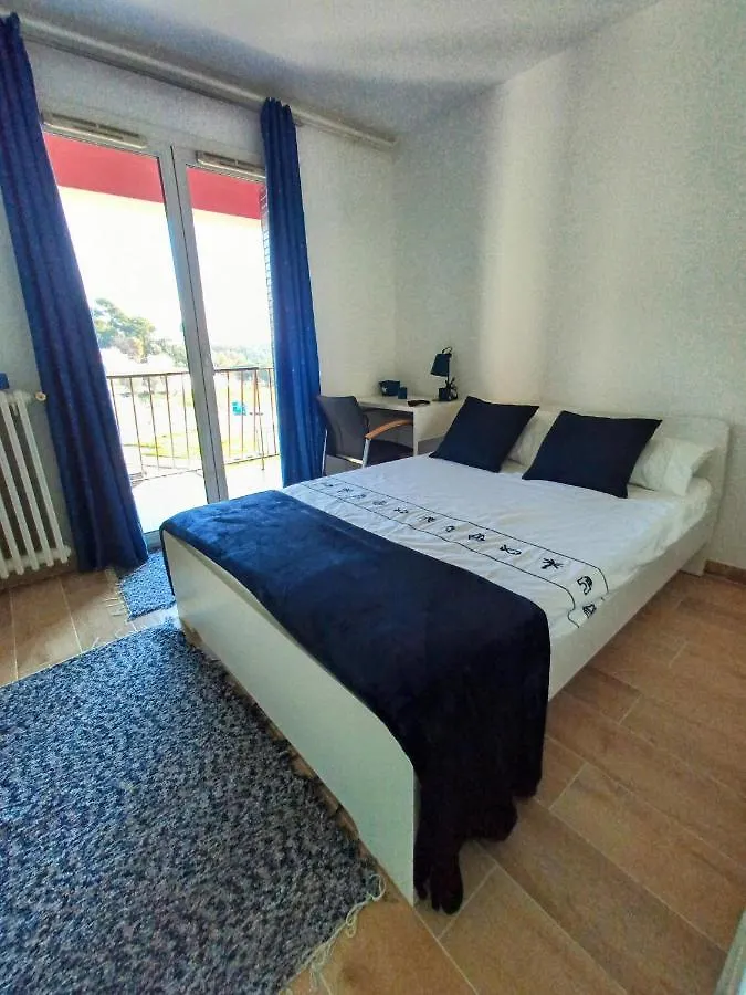 Private Room In Renovated Apartment - Tram 1 Min Walk Nice France