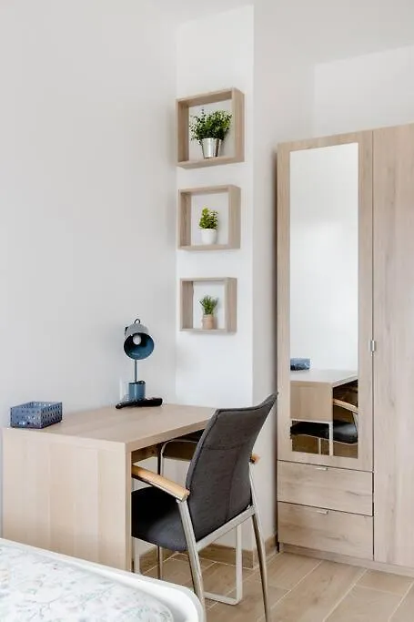 Private Room In Renovated Apartment - Tram 1 Min Walk Nice
