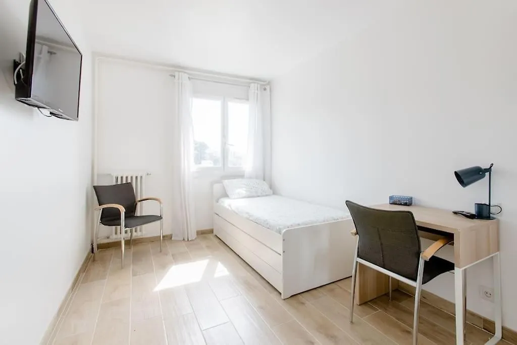 Homestay Private Room In Renovated Apartment - Tram 1 Min Walk Nice France