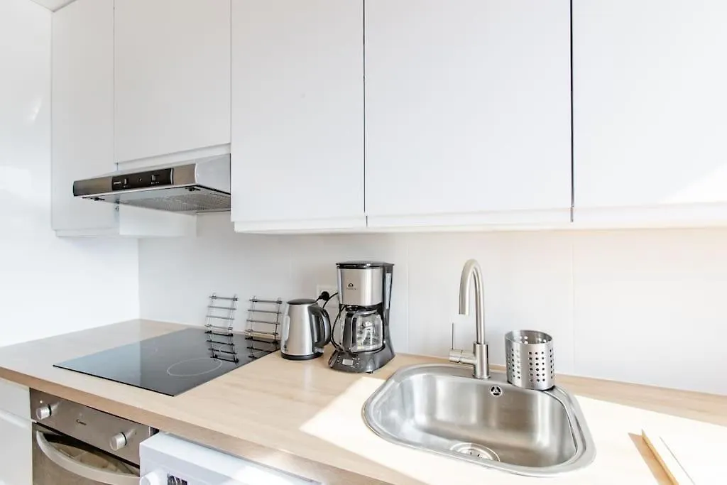 Private Room In Renovated Apartment - Tram 1 Min Walk Nice