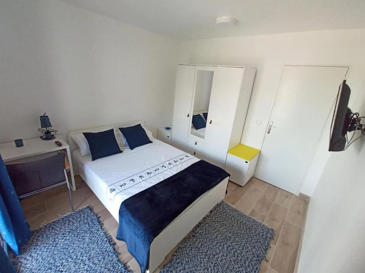 Homestay Private Room In Renovated Apartment - Tram 1 Min Walk Nice France