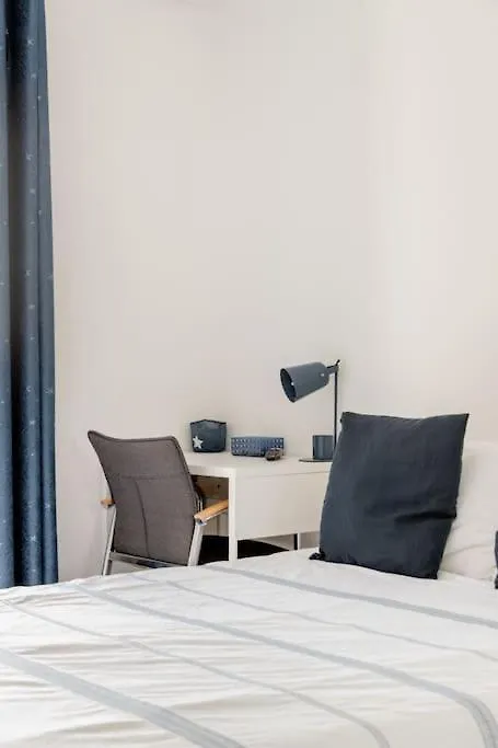 Alloggio in famiglia Private Room In Renovated Apartment - Tram 1 Min Walk Nizza Francia