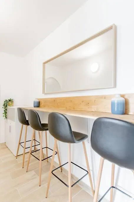 Homestay Private Room In Renovated Apartment - Tram 1 Min Walk Nice