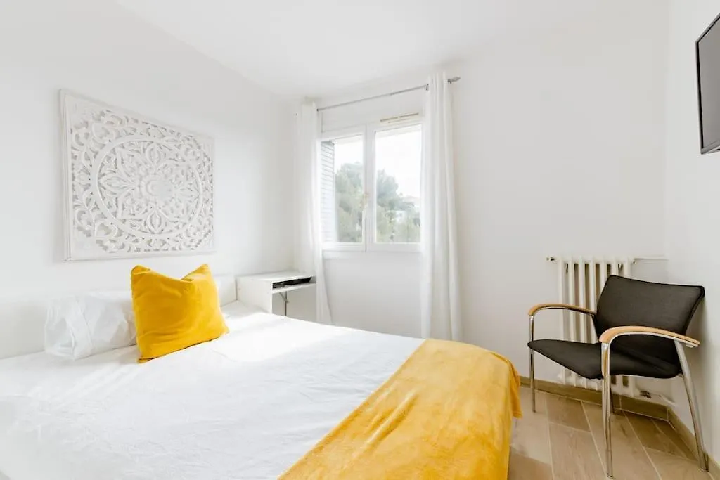 Homestay Private Room In Renovated Apartment - Tram 1 Min Walk Nice