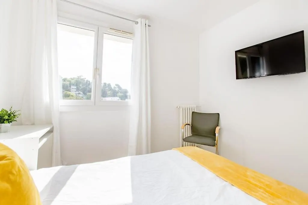 Private Room In Renovated Apartment - Tram 1 Min Walk 니스