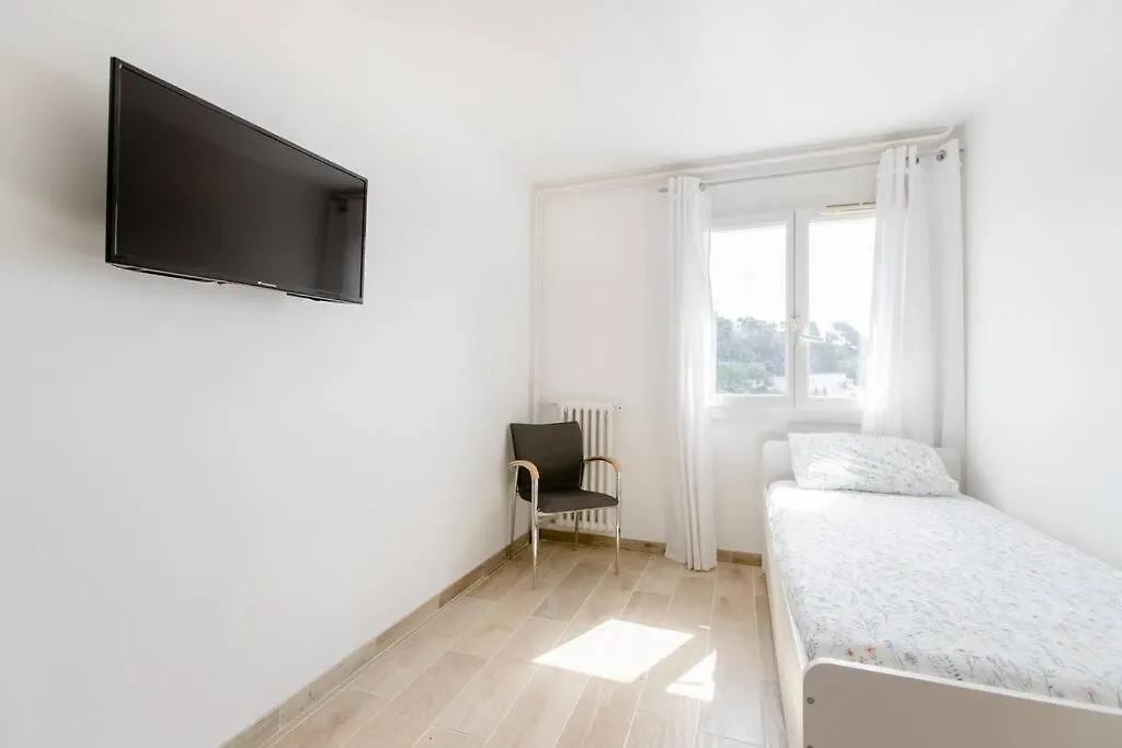 Private Room In Renovated Apartment - Tram 1 Min Walk Nice Rum i privatbostad